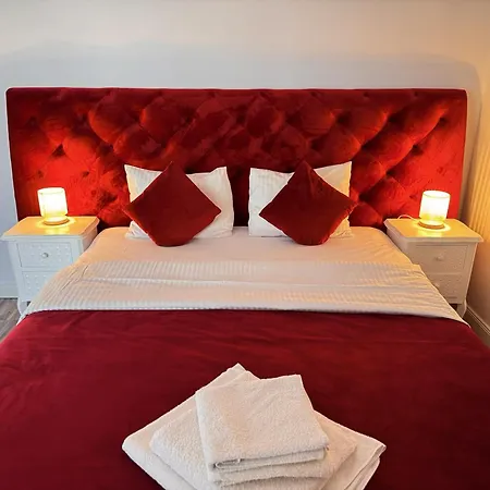 بيت ضيافة Nearby Romantic Retreat R