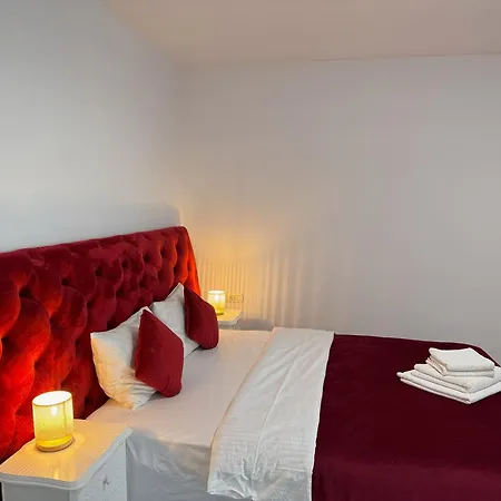 بيت ضيافة Nearby Romantic Retreat R