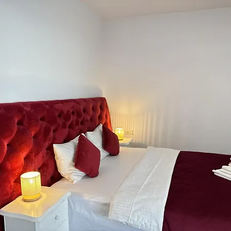 Nearby Romantic Retreat R Guest house *