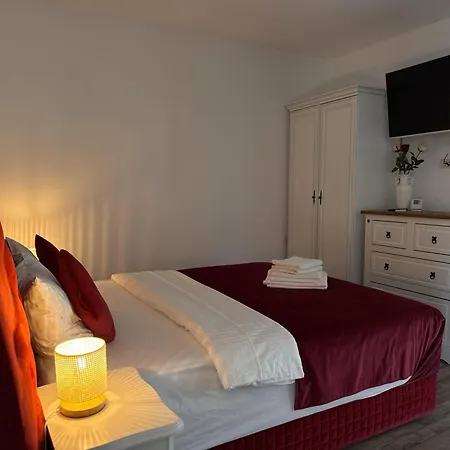 Nearby Romantic Retreat R بيت ضيافة