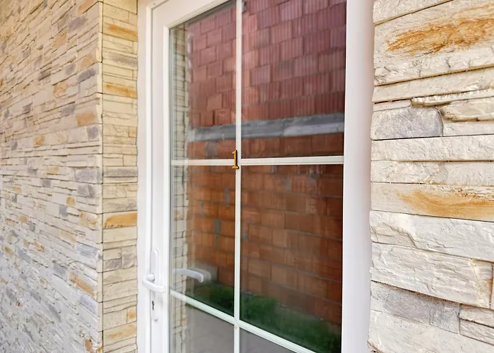 Nearby Romantic Retreat R