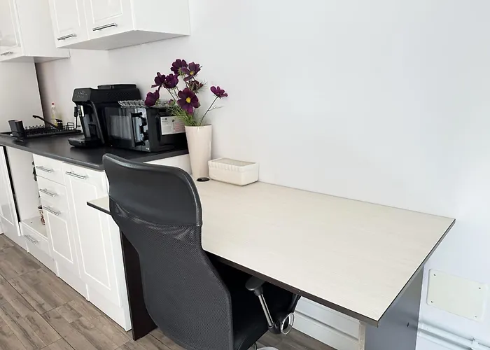 Nearby Romantic Retreat R