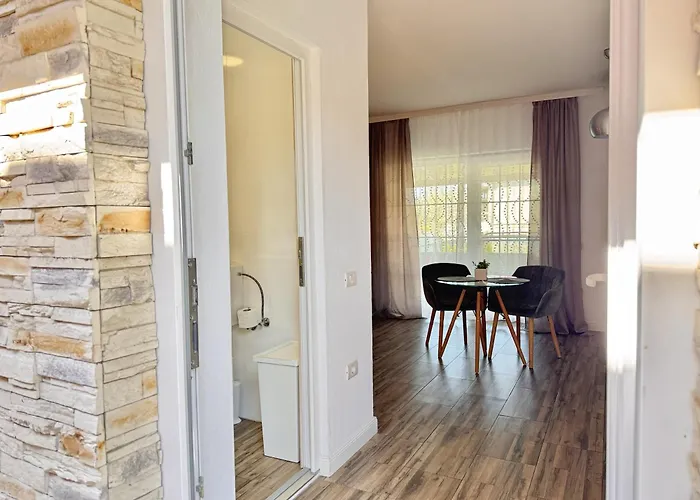 Nearby Romantic Retreat R 3*