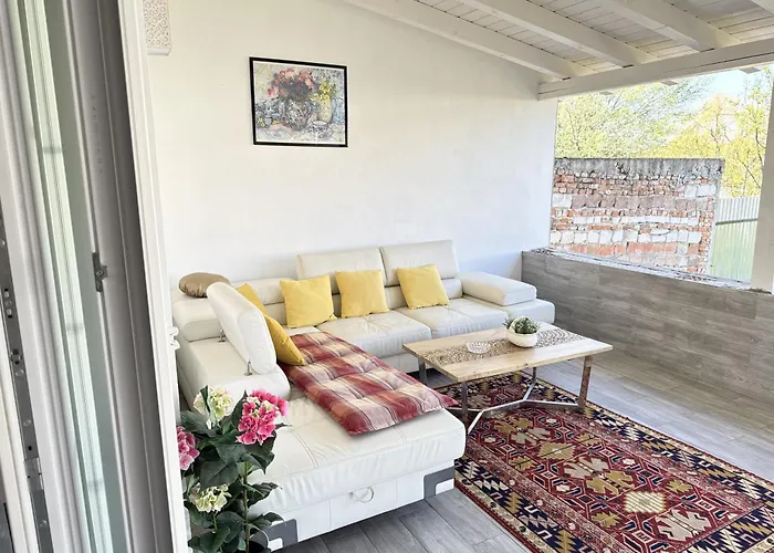 Nearby Romantic Retreat R