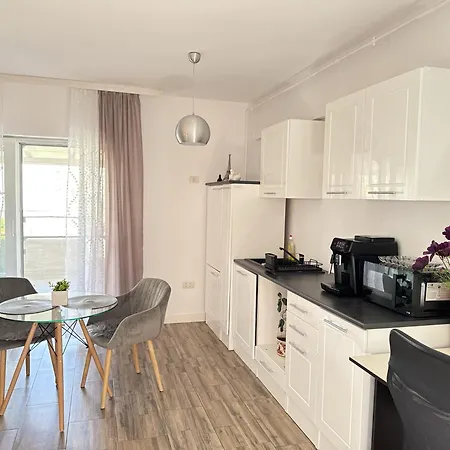 Pensiune Nearby Romantic Retreat R