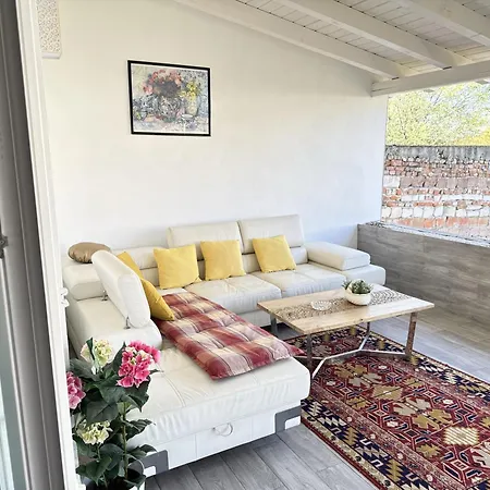 Nearby Romantic Retreat R