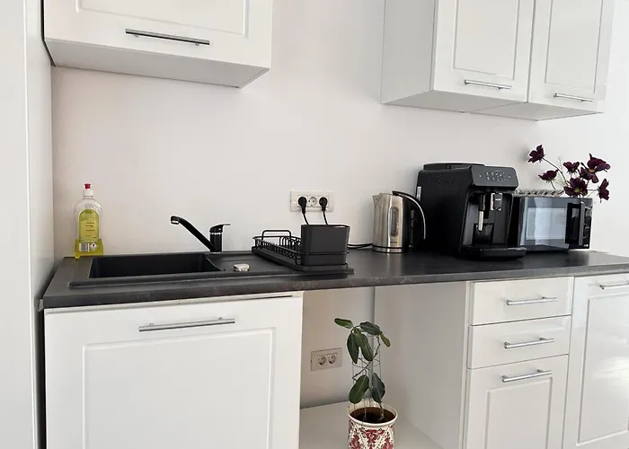 Guest house Nearby Romantic Retreat R