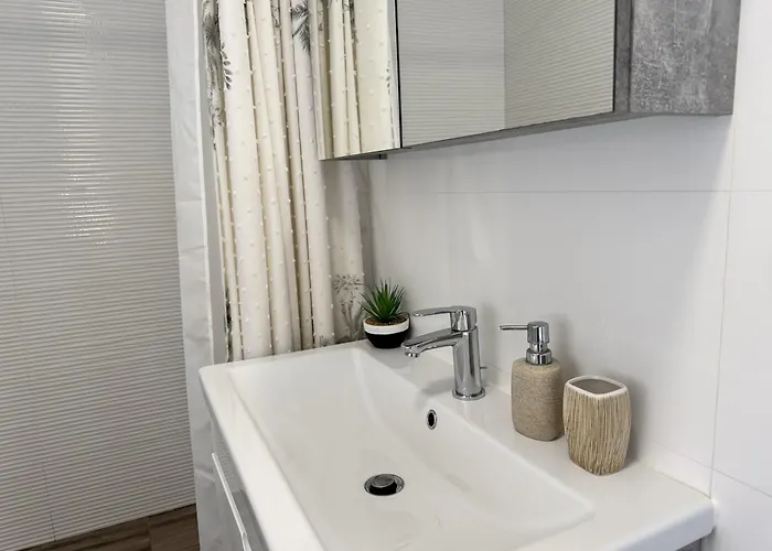 Nearby Romantic Retreat R Guest house 3*