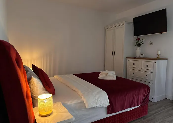 Nearby Romantic Retreat R Guest house